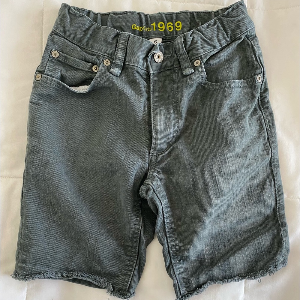 Gap 1969 Gray Denim Shorts. Size 6Y
